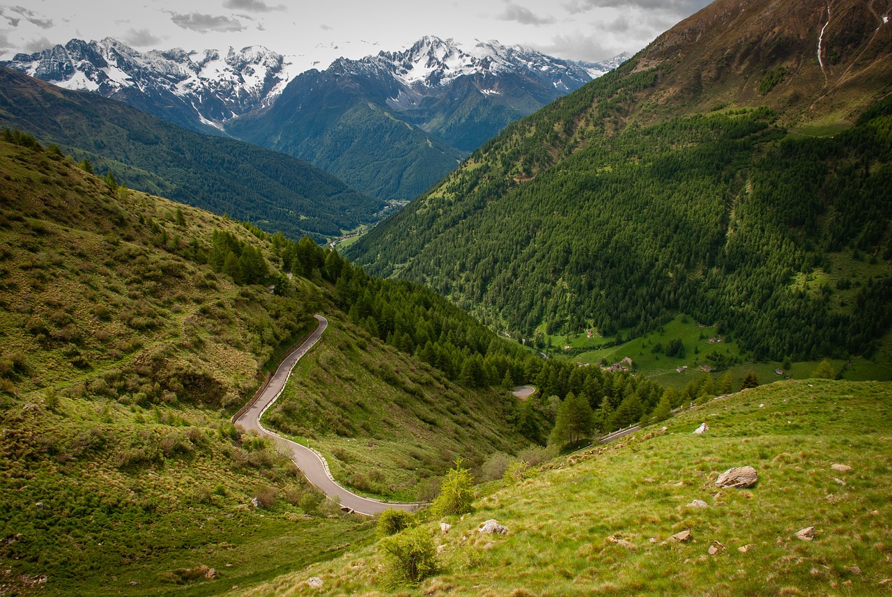 Cave Exploration: Navigating Safety Hazards